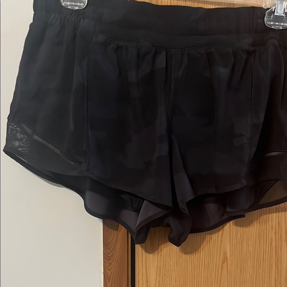 Lululemon Women's Black Camo Shorts 12 R low rise